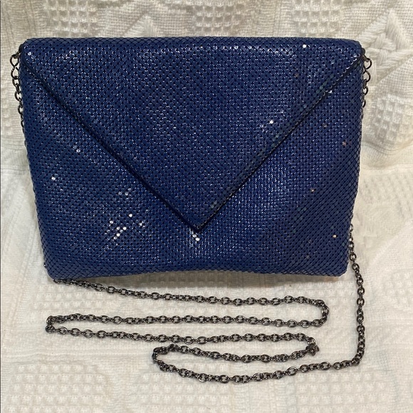 BCBGeneration Sparkling Blue Chain Mail Envelope Clutch / Crossbody w/Chain VGUC - Picture 1 of 14